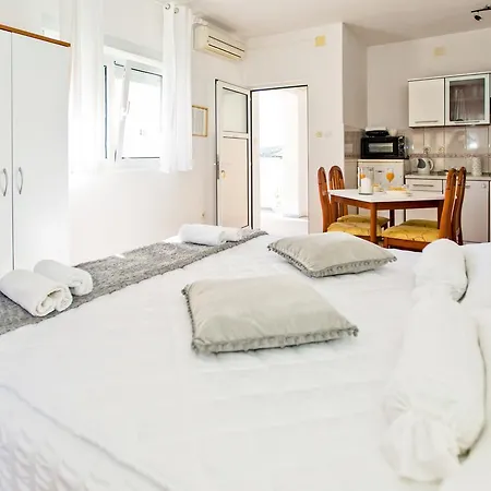 Ana I Apartment Hvar Town
